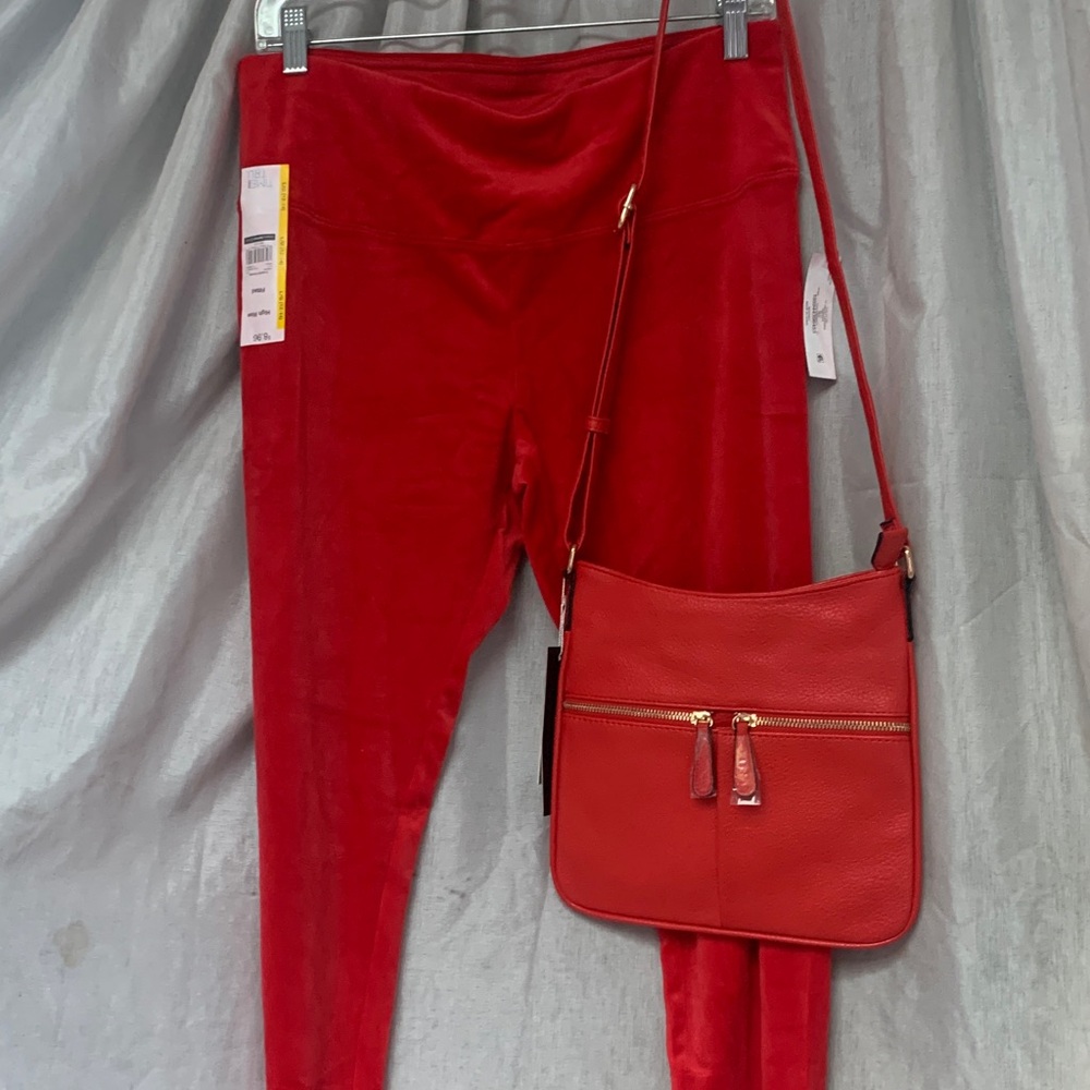 Classic Red Leather Crossbody Bag – Sleek Everyday Carry